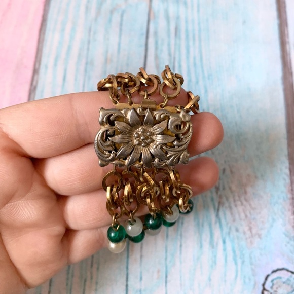 Vintage Elegant Gold and Green Chain Bracelet - Picture 4 of 5